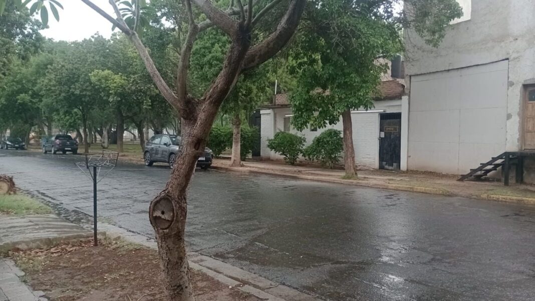 2290035-llego-la-lluvia-al-valle-central-y-capital-de-catamarca-alivio-tras-dias-de-altas-temperaturas