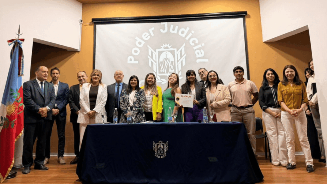 2290909-presentan-en-tinogasta-el-programa-justicia-en-las-escuelas-juicio-por-jurados