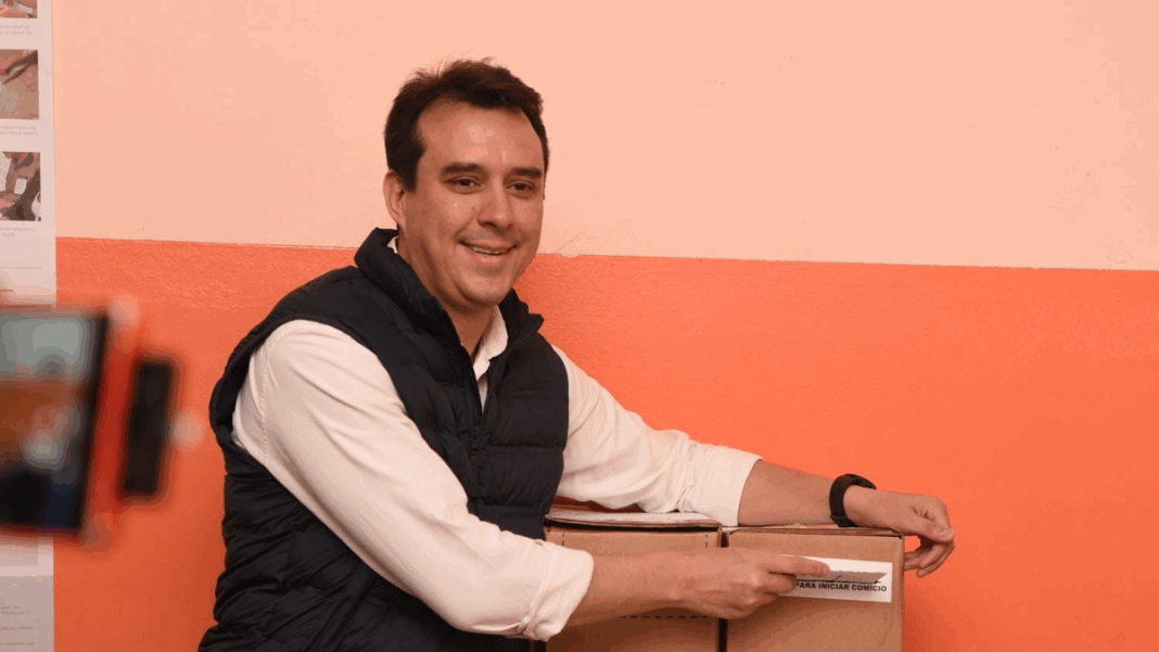 2299299-fernando-monguillot-voto-en-villa-cubas-va-a-ser-una-gran-fiesta-de-la-democracia