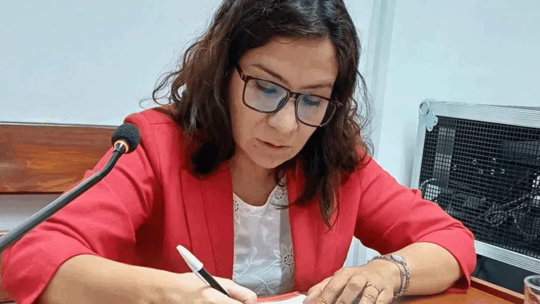 2317638-irrumpio-en-plena-reunion-y-lanzo-amenazas-investigan-un-violento-hecho-en-la-asociac6902a000ddae8