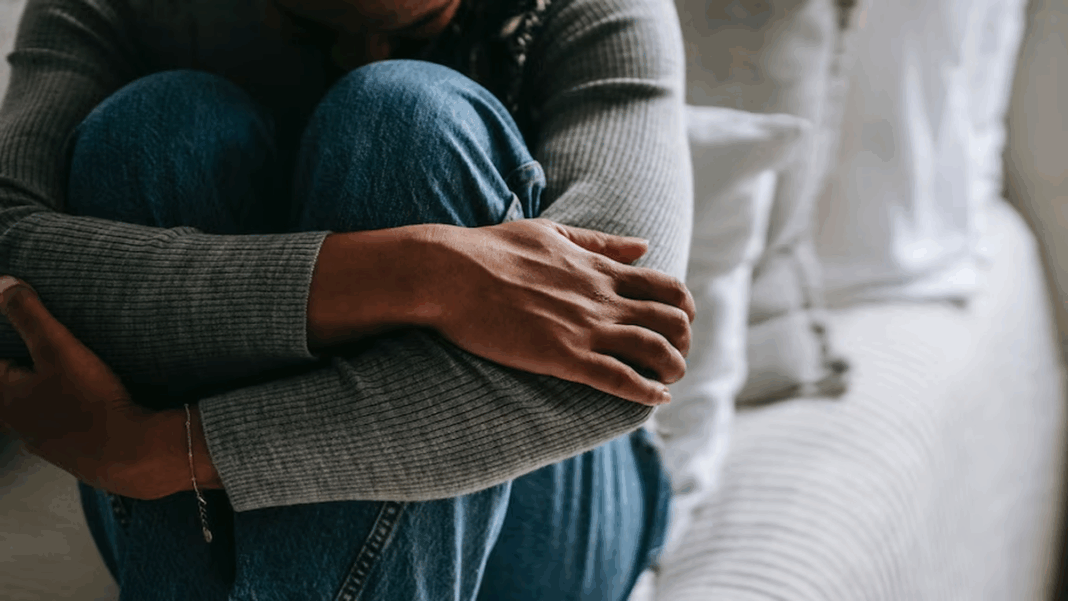 2318745-el-silencio-que-precede-al-drama