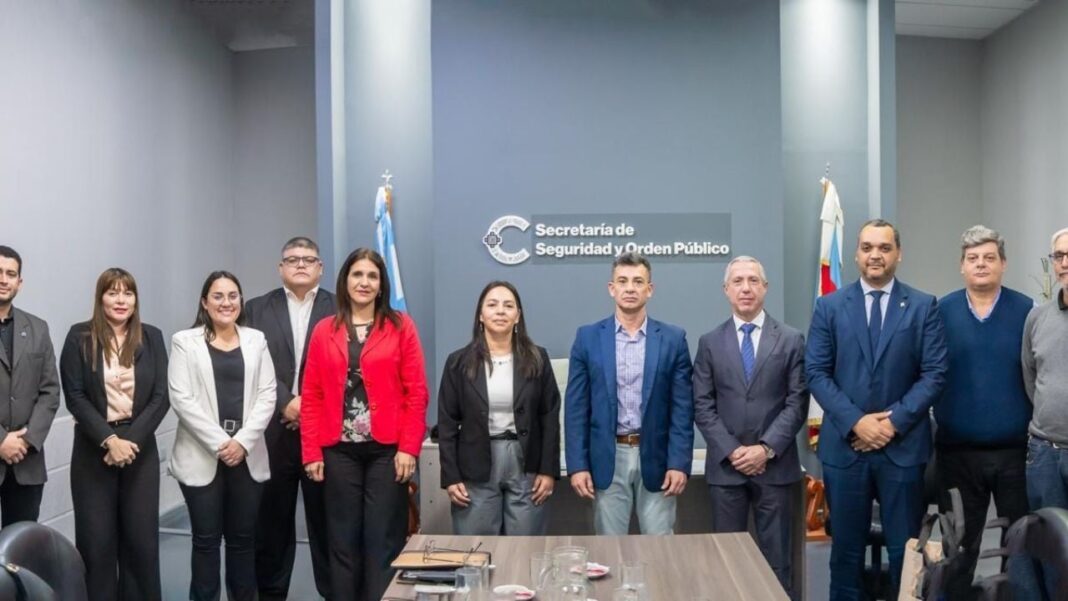 2328381-el-consejero-del-interior-de-la-embajada-de-espana-en-catamarca