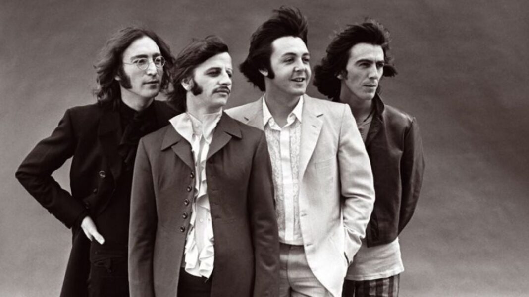 Calendario marcando la fecha 10 de abril con símbolos de historia, deporte y ciencia.