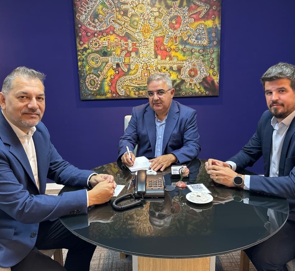 Reunión entre el gobernador Raúl Jalil y ejecutivos de Albemarle en la Casa de Catamarca