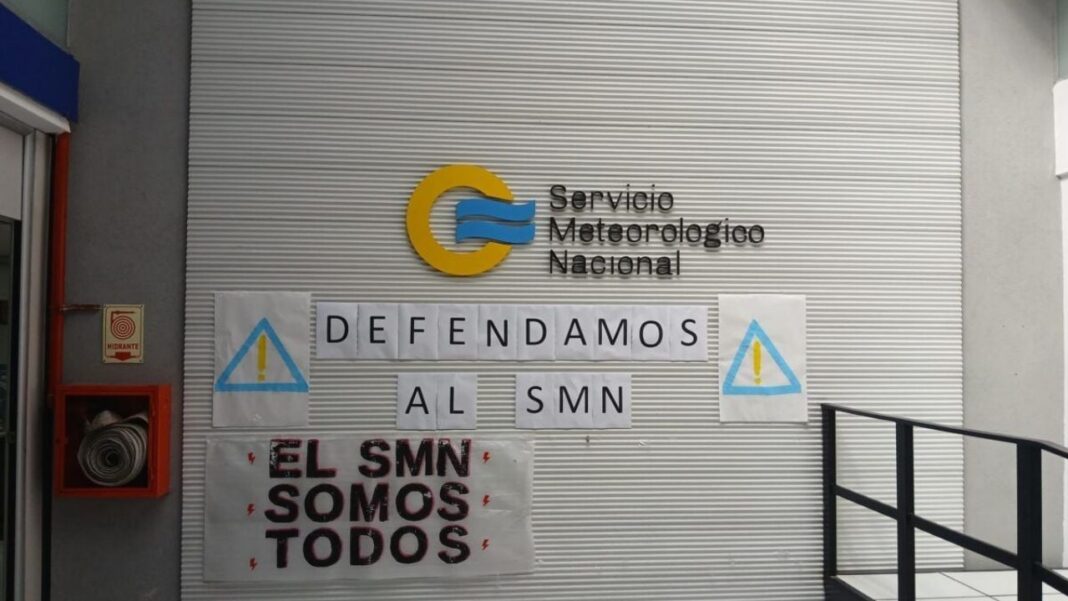 Trabajadores del Servicio Meteorológico Nacional en asamblea