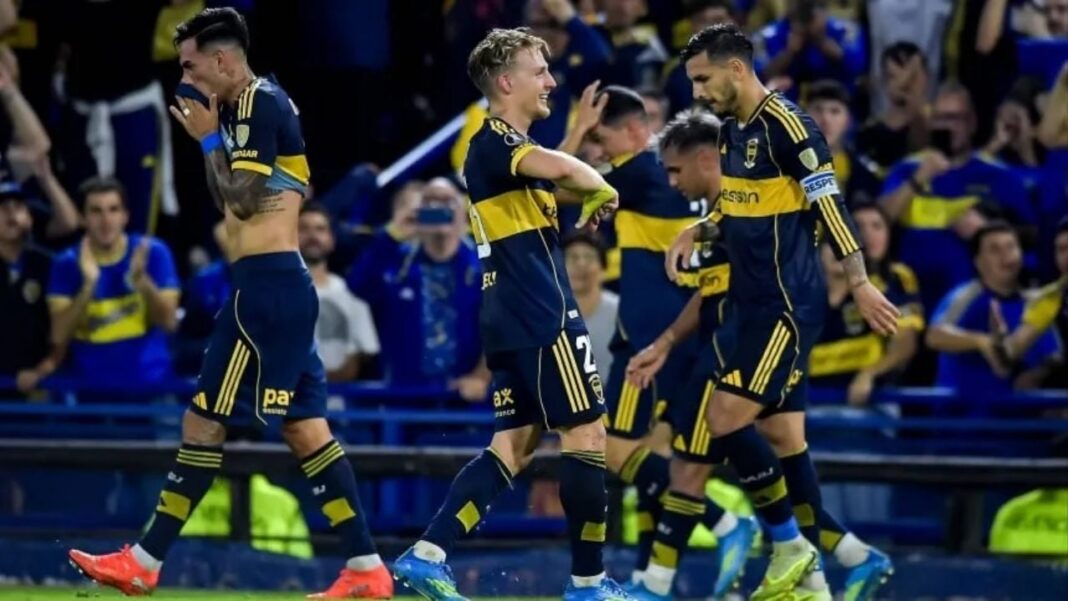 Jugadores de Boca Juniors en el campo de juego antes del partido contra Cruzeiro