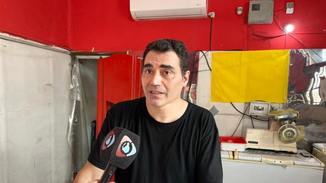 Interior de una carnicería en Catamarca con mostrador de venta.