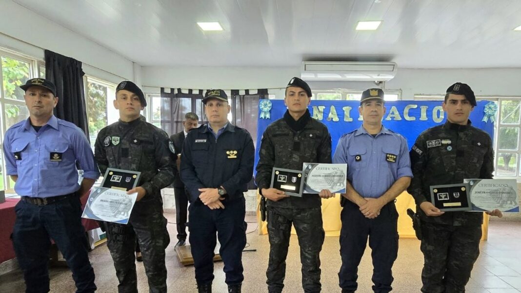 Ceremonia de clausura del VIII Curso GIR-Norte 2026 en el Polideportivo Policial de Catamarca