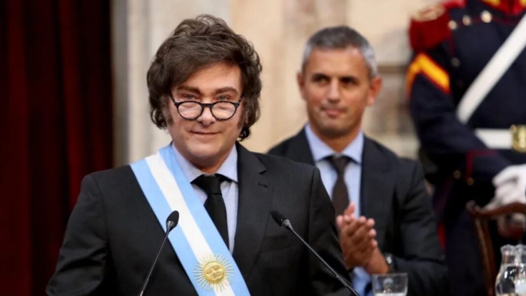 Edificio del Banco de la Nación Argentina en una calle céntrica