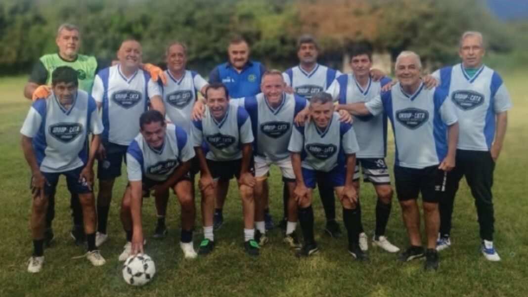 Delegación de fútbol veterano de Catamarca viajando a Uruguay