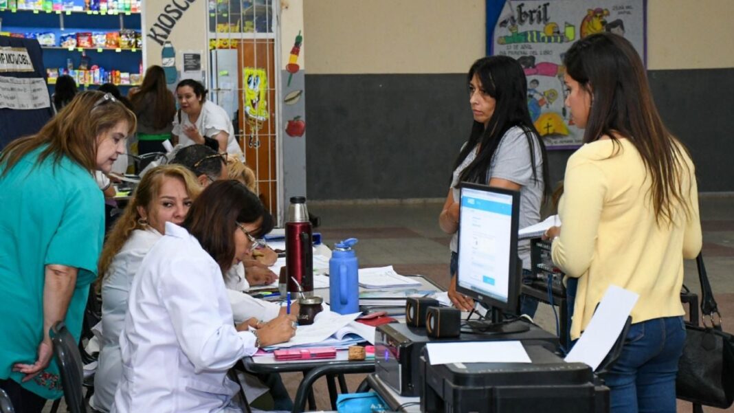 Docentes en una asamblea educativa en Catamarca