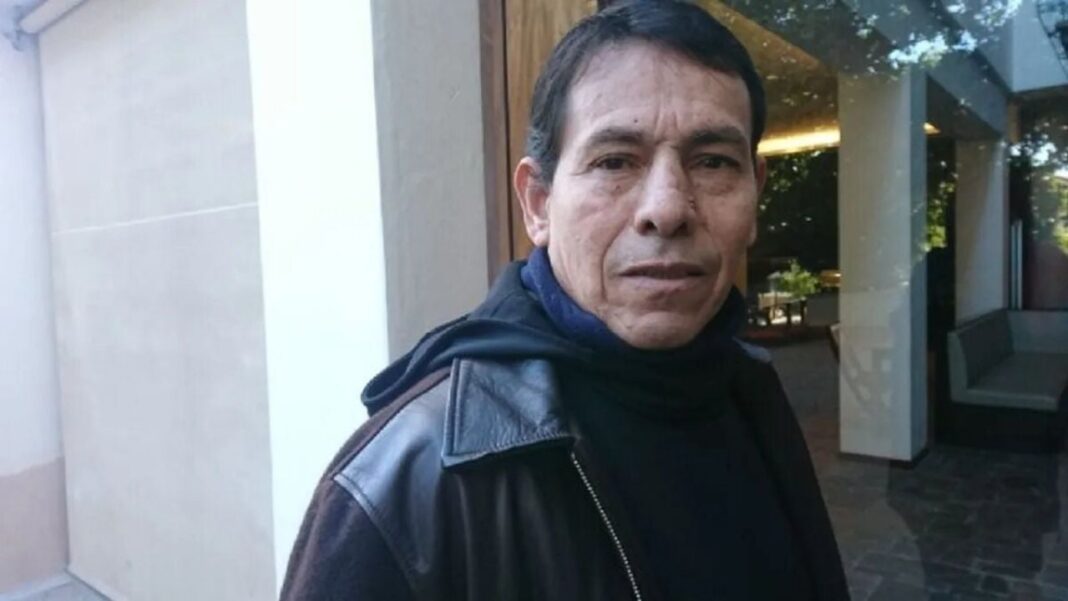 Fernando Morales, referente del gremio docente universitario en Catamarca, durante una entrevista radial.