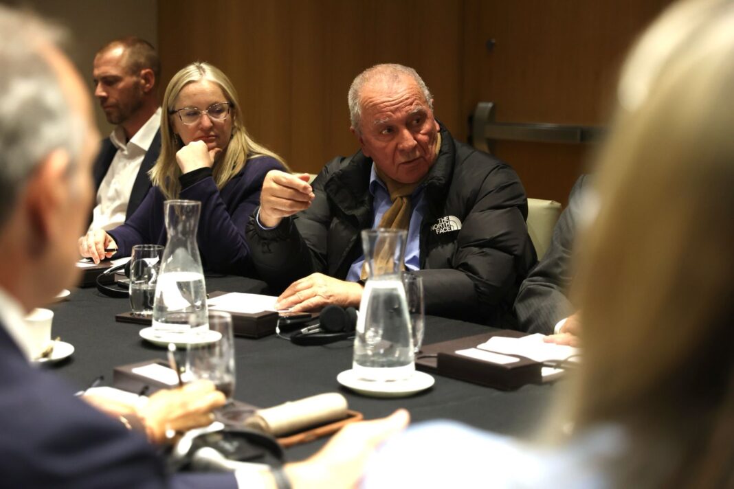 Vicegobernador Rubén Dusso durante su participación en la Mesa Redonda de Gobernadores en la PDAC 2026, Toronto.