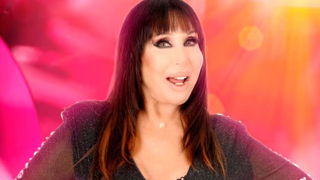 Emanero cantante en programa de Moria Casán