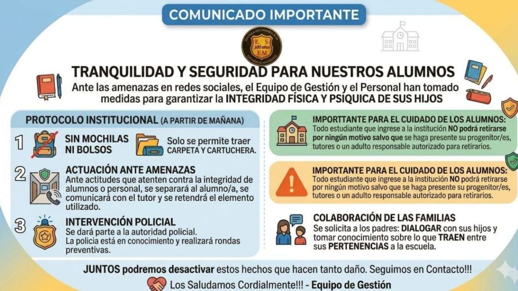 Estudiantes ingresando a la Escuela Estanislao Maldones sin mochilas