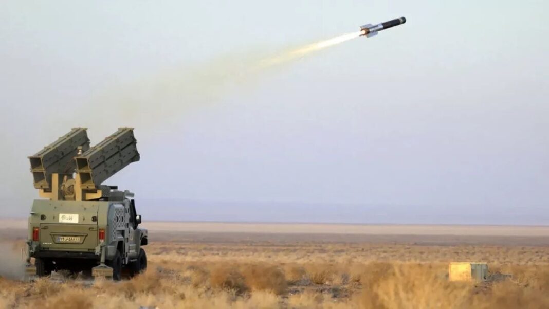 Mapa de la región de Medio Oriente destacando la ubicación de Irán y el estrecho de Ormuz.