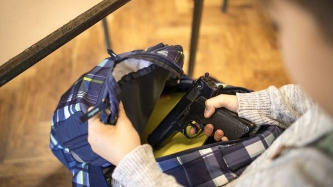 Exterior de la escuela secundaria Agroganadera Fray Vicente Alcaráz en La Merced, Paclín.