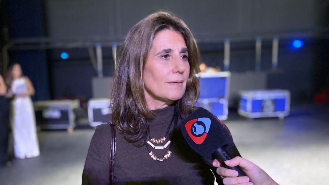 Entrega de certificados de Cambridge a estudiantes y docentes en el Cine Teatro Catamarca