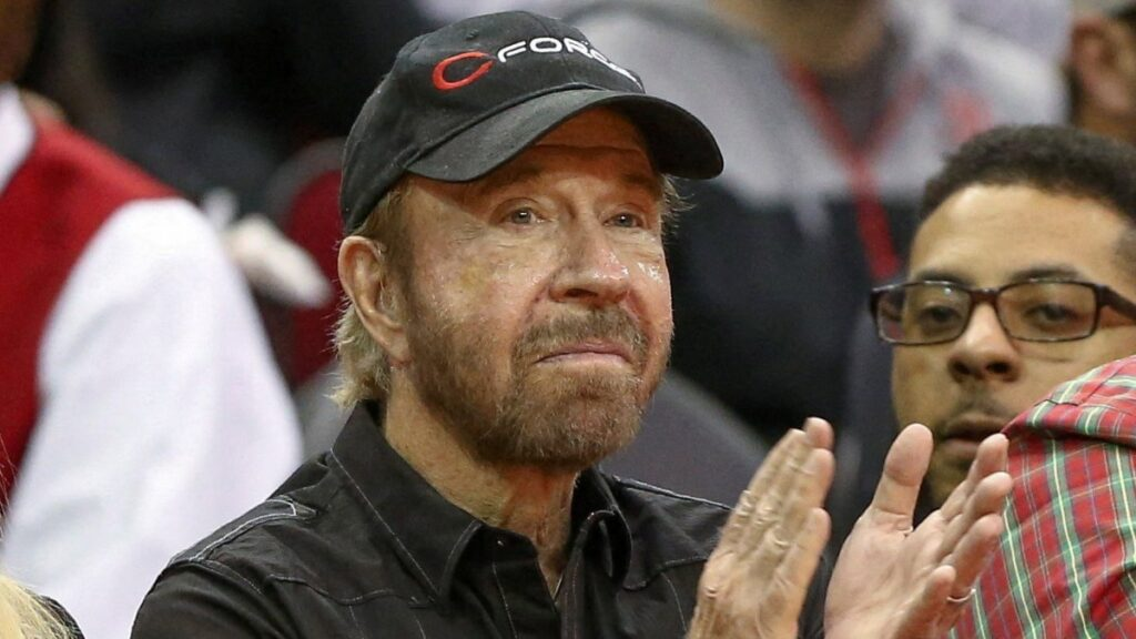 Retrato del actor y artista marcial Chuck Norris.