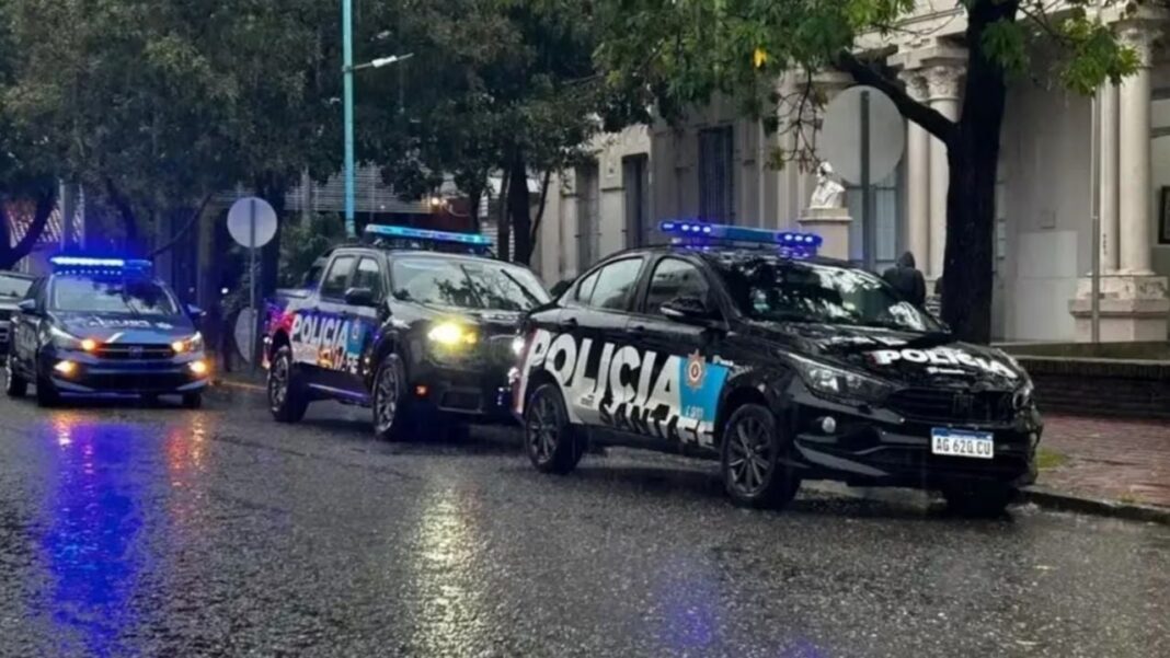 Ilustración genérica de una fachada de escuela o símbolo de justicia.