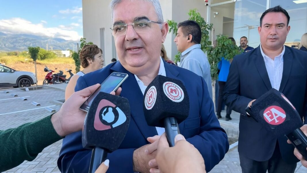 Gobernador Raúl Jalil durante un anuncio en Catamarca.