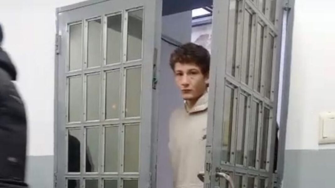 Ilustración de una balanza de la justicia, representando el proceso judicial en Catamarca.