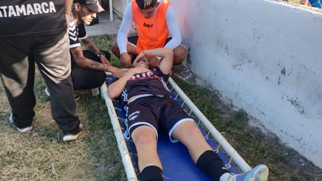 Cancha del Club Tesorieri durante el partido entre Independiente de la Capital y Salta Central