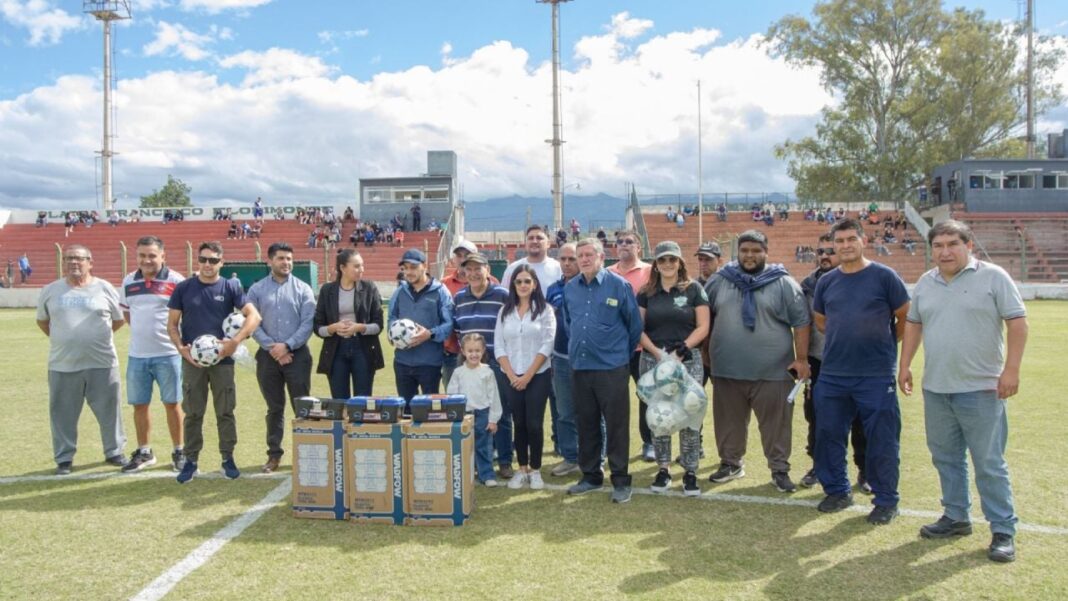 Acto de inauguración del Torneo Apertura de la Liga Catamarqueña en el estadio Malvinas Argentinas.