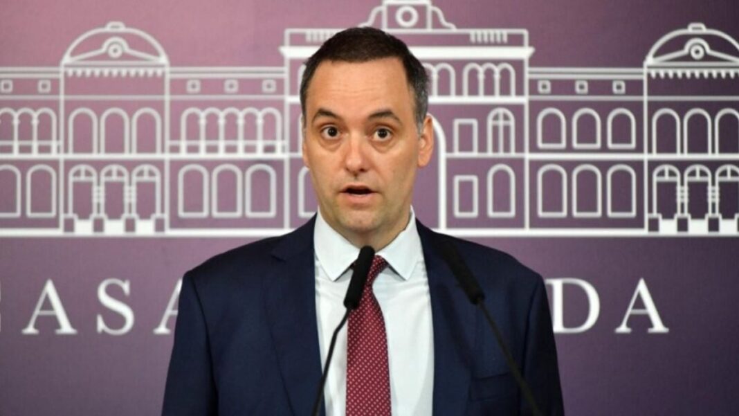 Logotipo del diario El Español junto a una bandera argentina y una española, representando la noticia internacional.