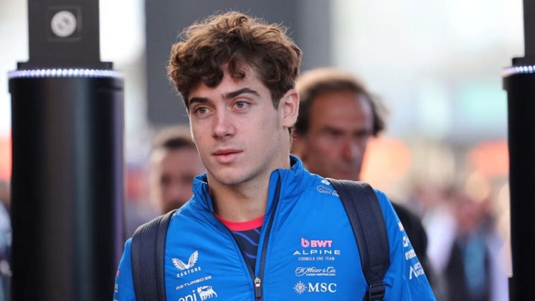 Franco Colapinto, piloto argentino de Fórmula 1, en el circuito.