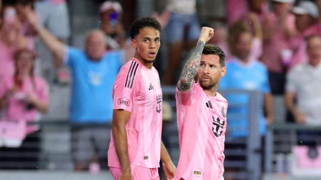 Lionel Messi celebrando un gol con la camiseta de Inter Miami en el nuevo estadio.