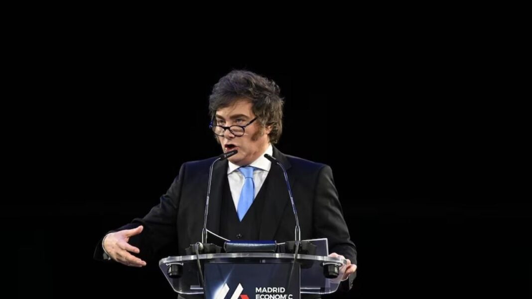 El presidente Javier Milei durante un discurso sobre la situación económica.