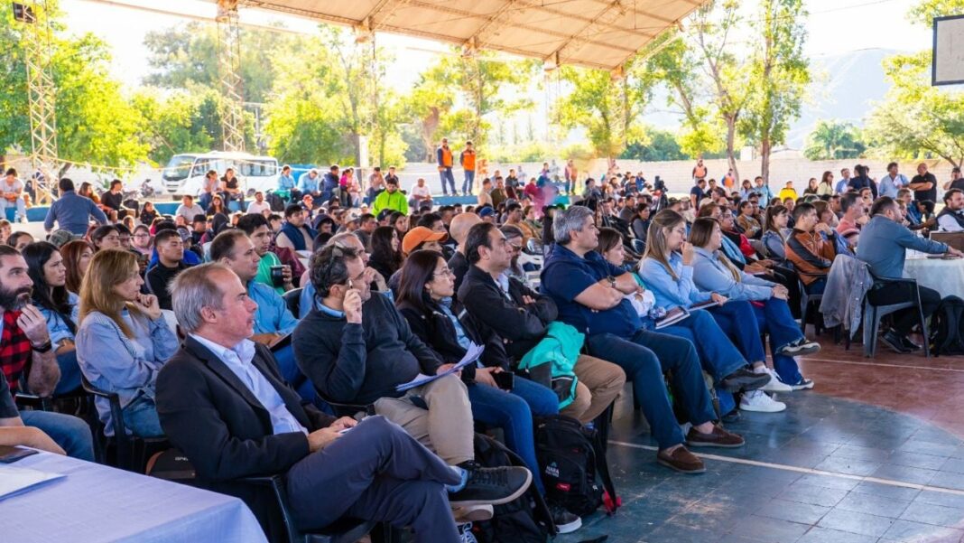 Audiencia pública sobre minería en el club Racing de Andalgalá, Catamarca