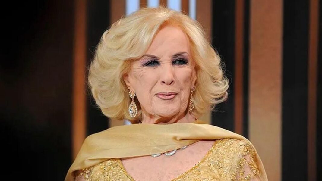 Mirtha Legrand durante una emisión de su programa de televisión