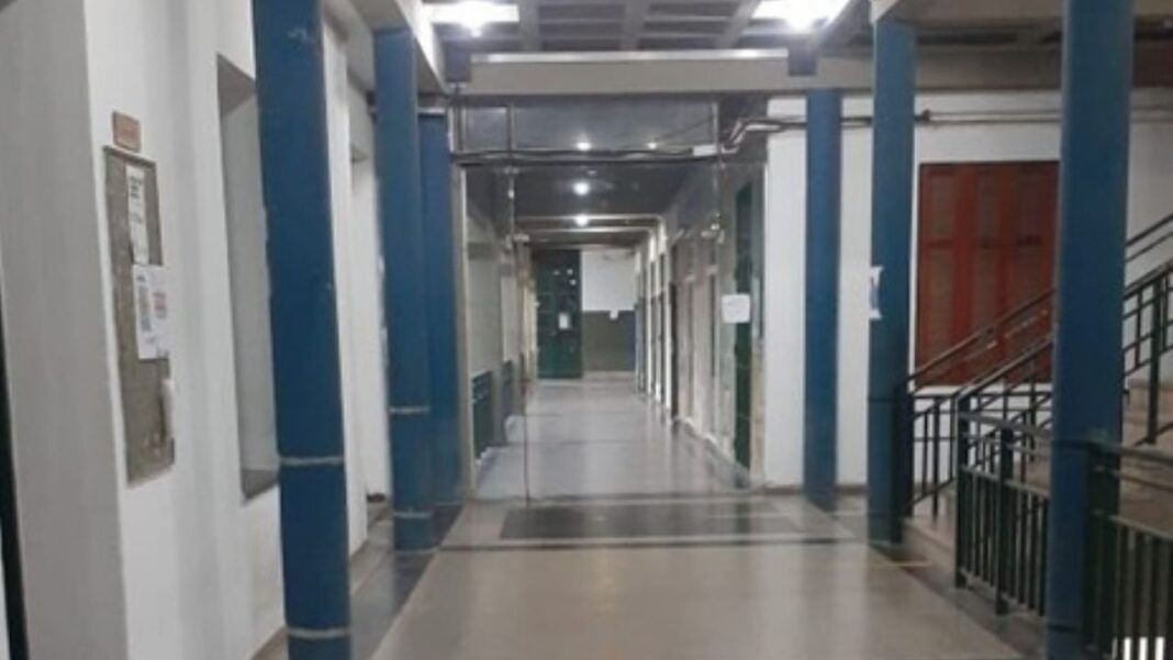 Manifestación de docentes y trabajadores universitarios en reclamo por salarios y financiamiento.