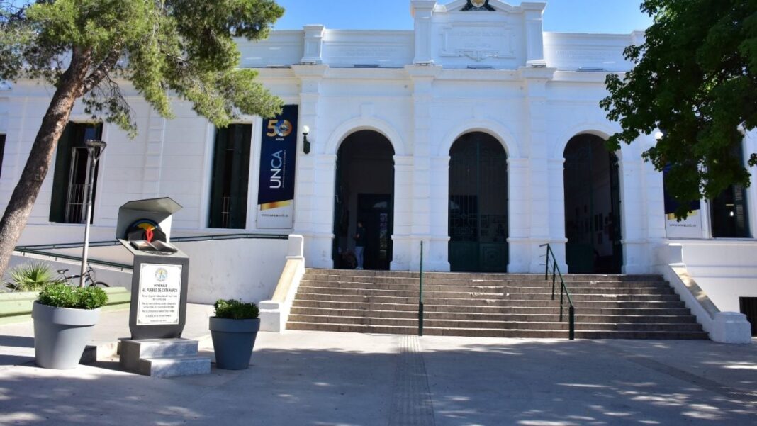 Trabajadores nodocentes de la UNCA en paro
