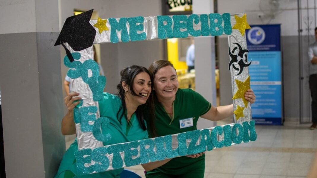 Egresados de la primera cohorte de la Tecnicatura Superior en Esterilización del IES Estanislao Maldones, Catamarca.