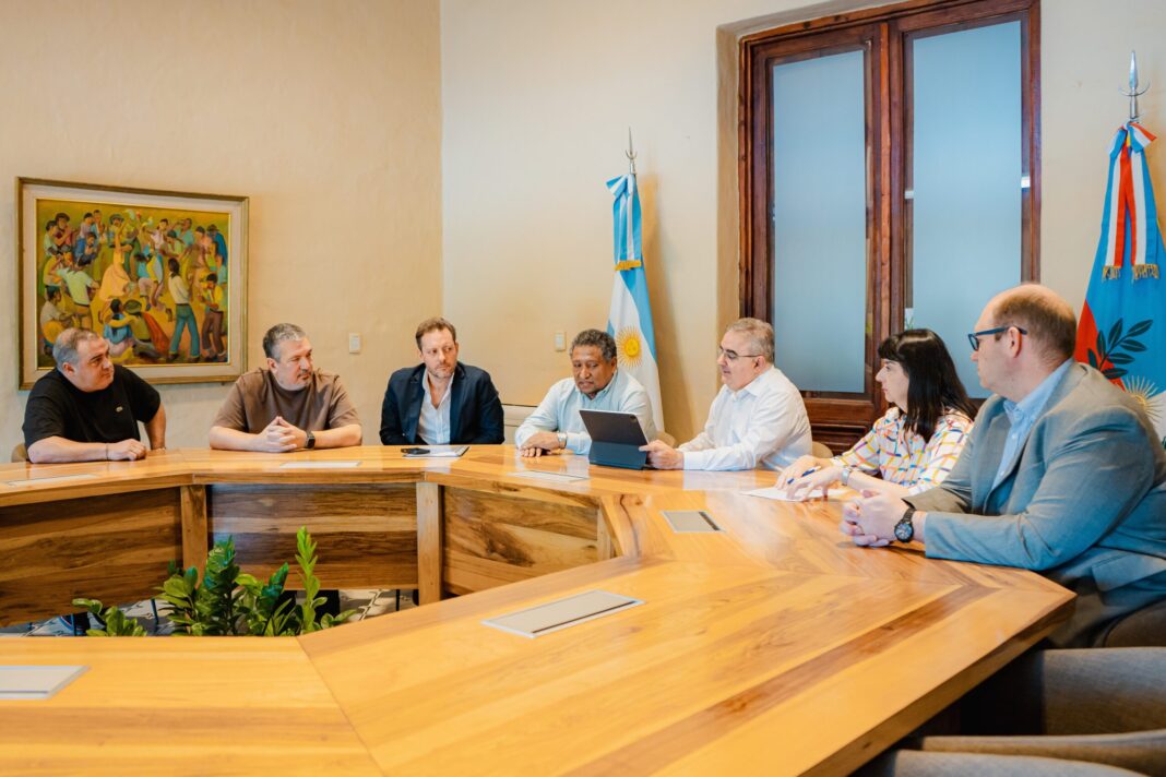 Reunión de autoridades provinciales y municipales para analizar la obra de la línea eléctrica en la Puna