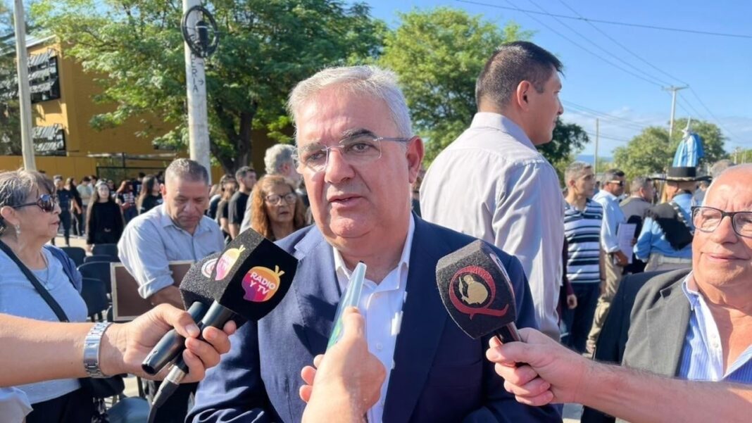 Mapa de la provincia de Catamarca con iconos representando noticias de política, economía, sociedad y deportes