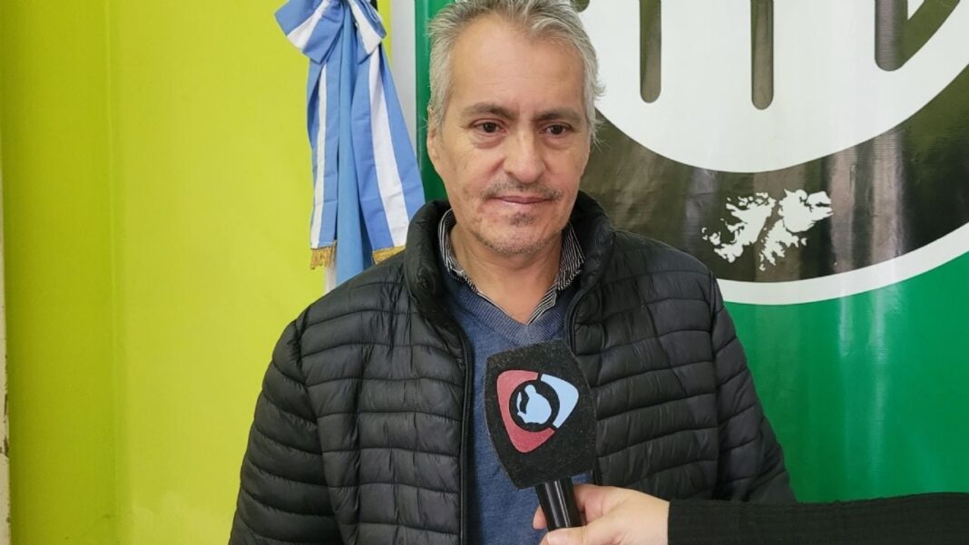 Ricardo Arévalo, secretario general de ATE Catamarca, en una conferencia de prensa