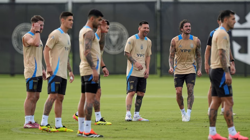 La Selección Argentina entrenando en La Bombonera previo al partido amistoso contra Mauritania.