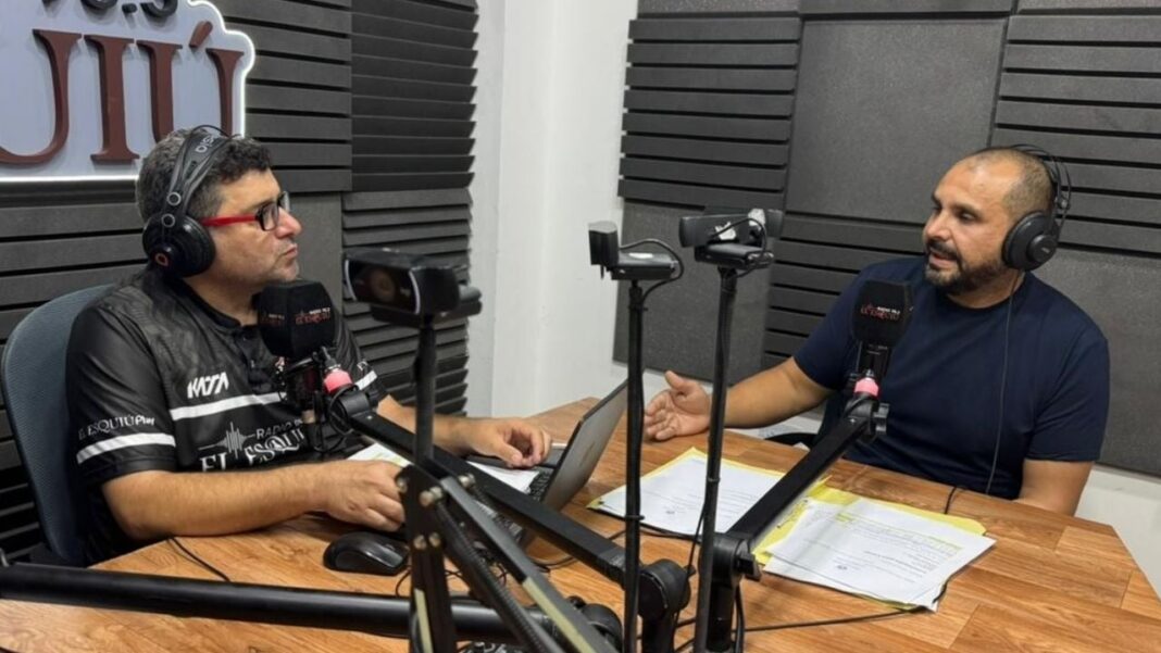 Grupo de socios del Club Sportivo Villa Cubas en una reunión