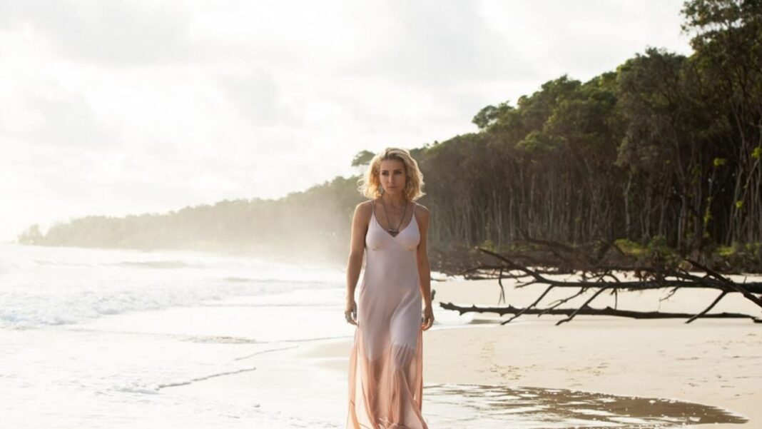 Escena de la serie Tidelands en Netflix