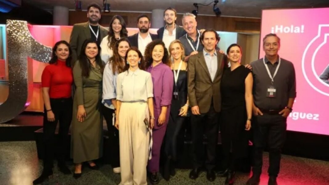 Logo de TikTok y New Ventures junto a la leyenda #EmprendeEnTikTok