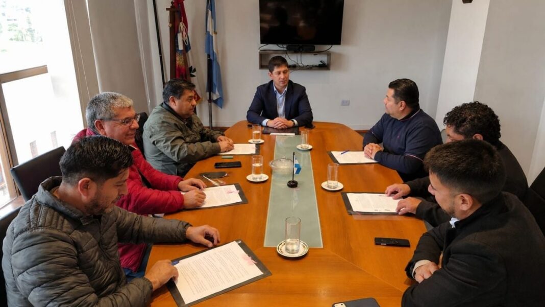 Firma de convenios de transporte estudiantil entre la Provincia y municipios del interior de Catamarca