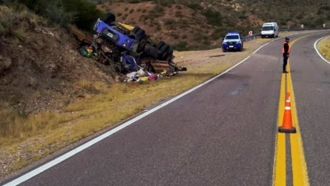 Vuelco de camioneta Toyota Hilux en Ruta Nacional 60, Catamarca