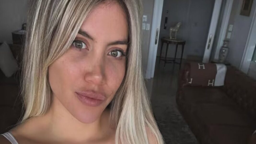 Wanda Nara en evento de alfombra roja