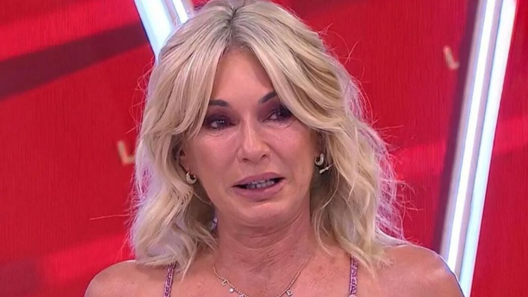 Yanina Latorre durante su programa de radio en El Observador