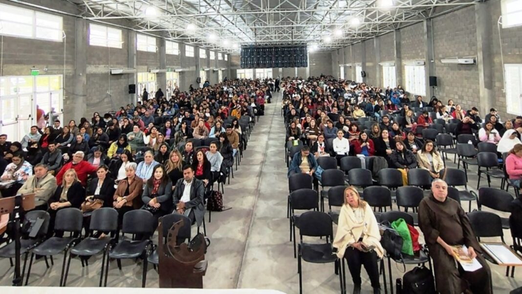 Docentes reunidos en la capacitación sobre el Beato Esquiú en Catamarca