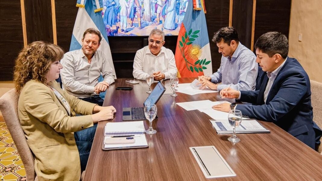 Firma de convenios educativos en Andalgalá con el gobernador Raúl Jalil, la ministra Verónica Soria y el intendente Eduardo Córdoba